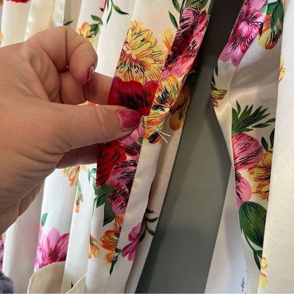 Vintage Gold Label Victoria Secret ivory red floral robe size Large - Picture 2 of 16